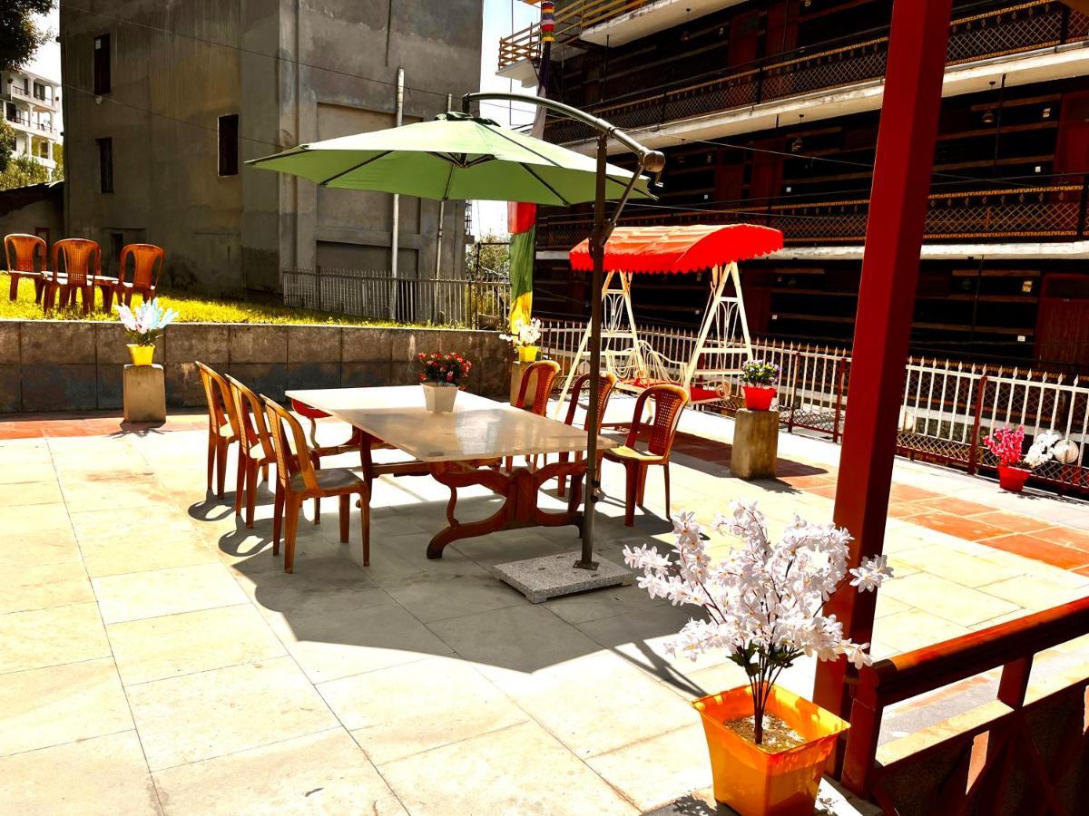 Hotel Hollywood - Top Rated & Most Awarded Property In Manali Eksteriør billede