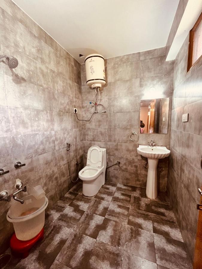 Hotel Hollywood - Top Rated & Most Awarded Property In Manali Eksteriør billede