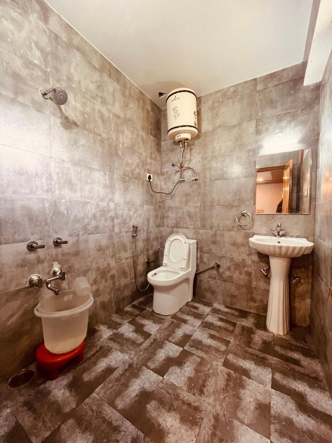 Hotel Hollywood - Top Rated & Most Awarded Property In Manali Eksteriør billede
