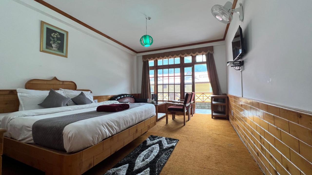 Hotel Hollywood - Top Rated & Most Awarded Property In Manali Eksteriør billede
