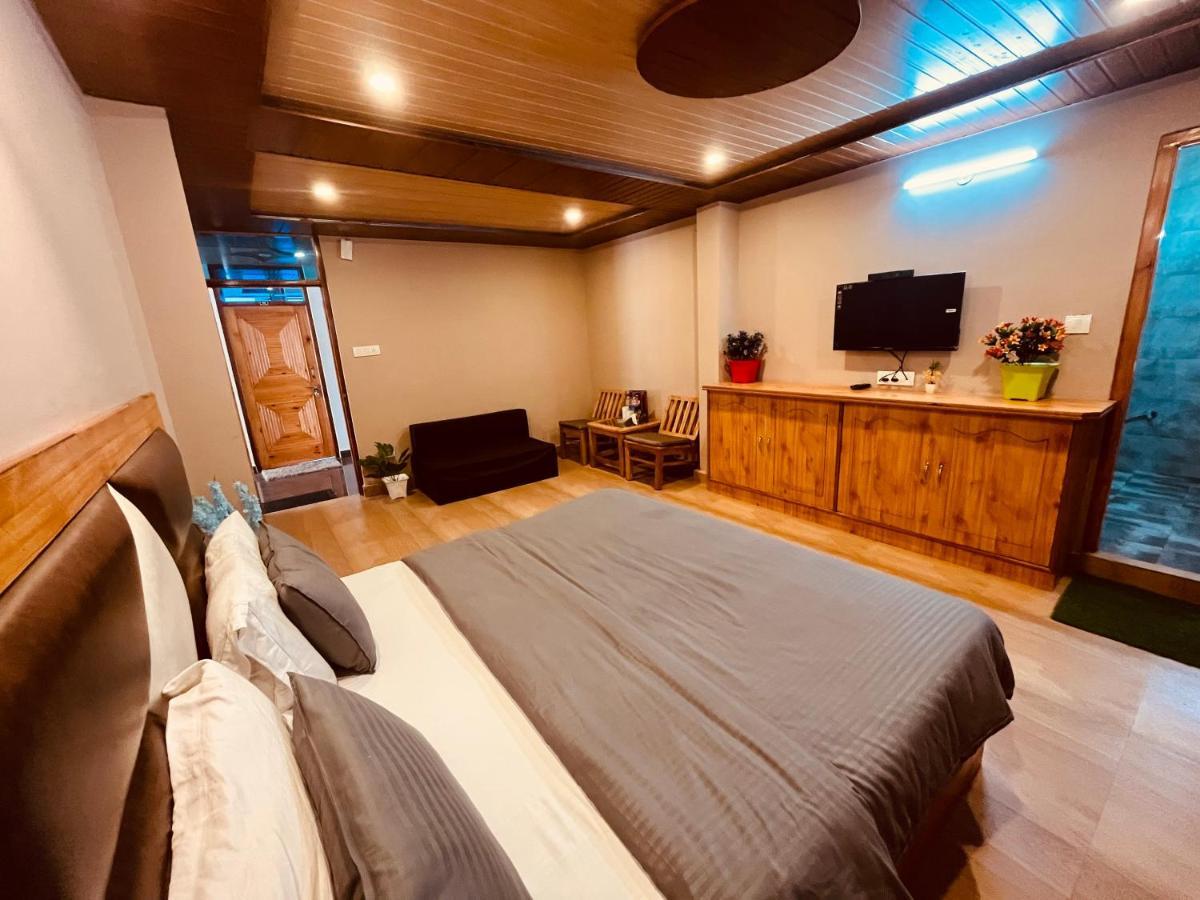 Hotel Hollywood - Top Rated & Most Awarded Property In Manali Eksteriør billede